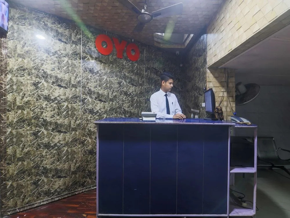 OYO 23373 Hotel Midline