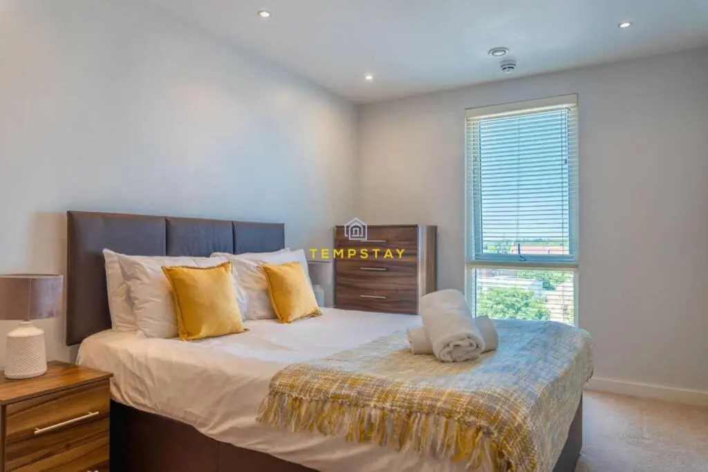 London In 15 Mins! Stylish Apartment Near Heathrow