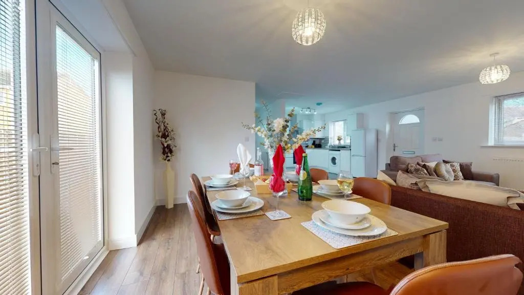 Step Free 2 Bedroom Apartment, Business, Leisure, Contractors, SRK Serviced Accommodation