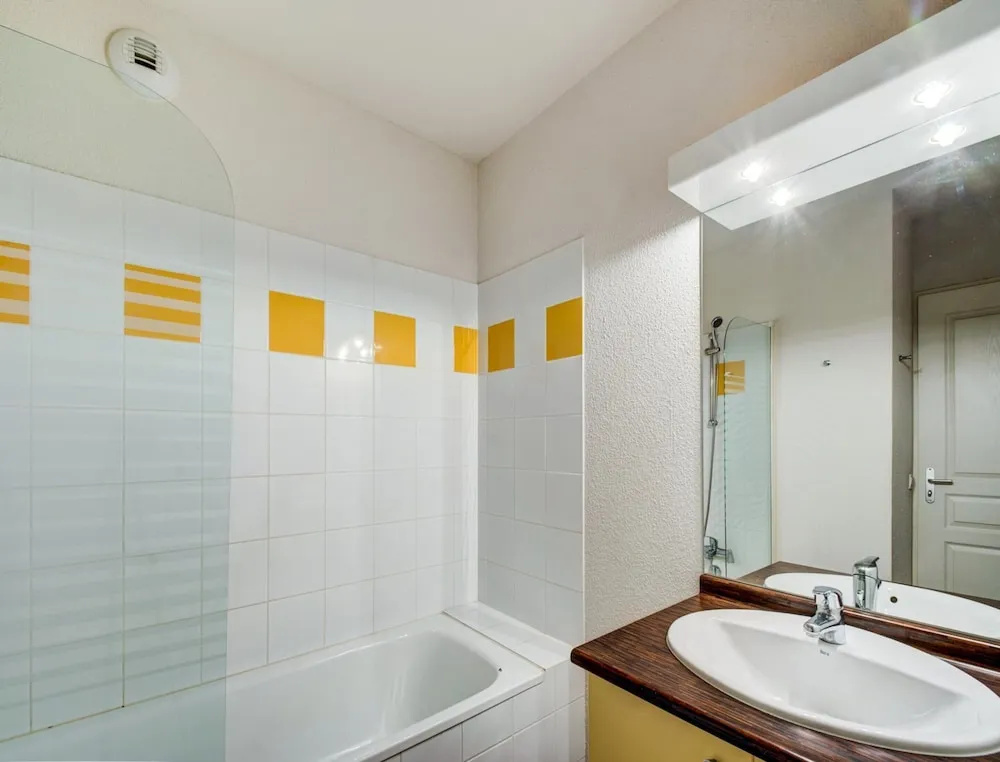 8-person Stay in a Lively Spa Town