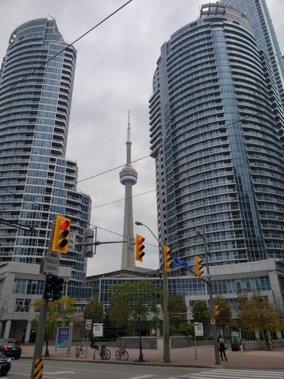 Chic 1 Bed in Heart of Downtown Toronto