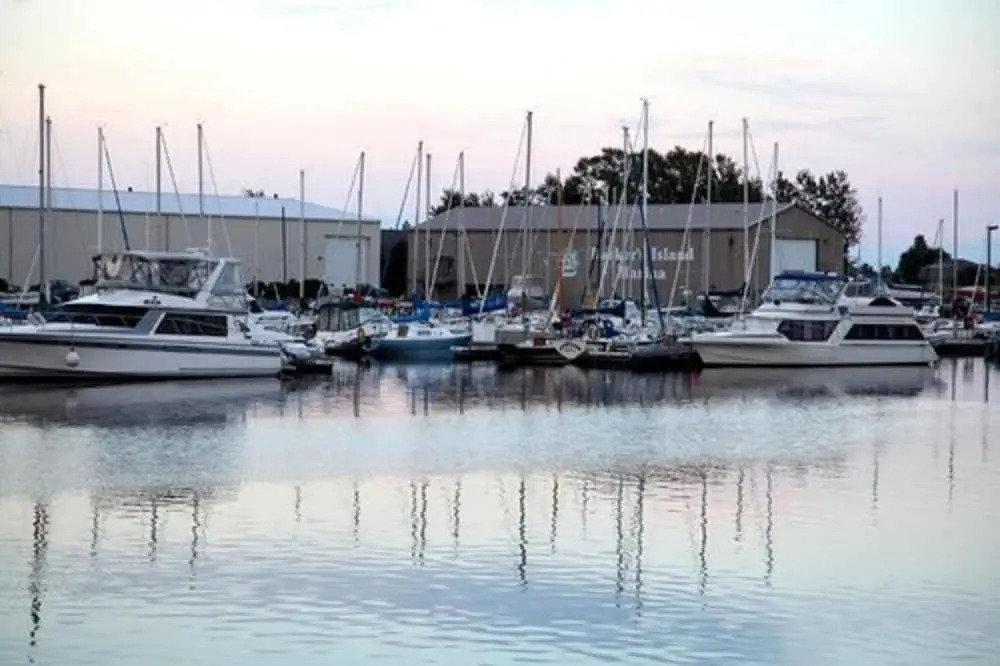 Barker's Island Inn Resort