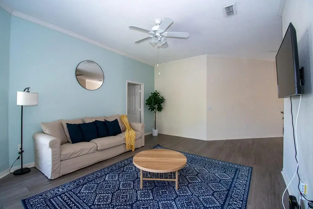 Delightful, Refurbished Apt! Everything you need!