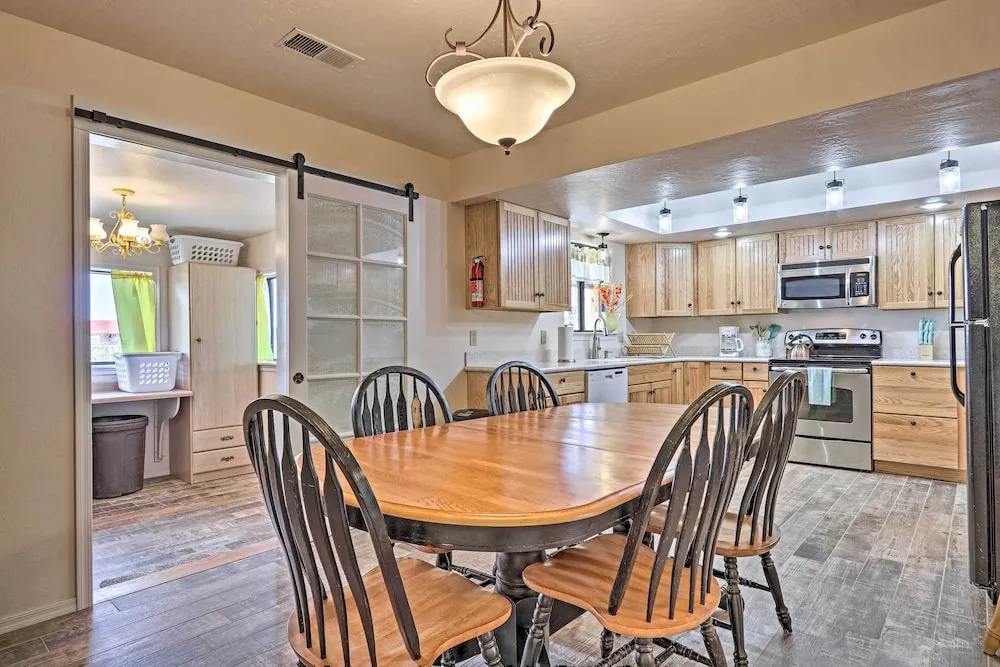 'the Eagar House' White Mountains Gem w/ Views!