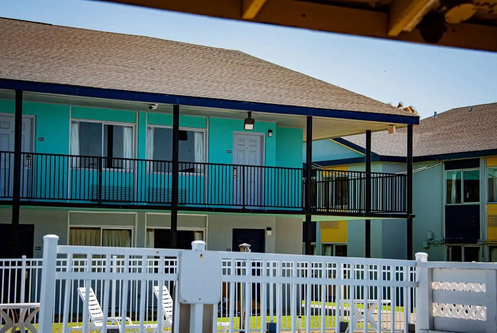 Super 8 by Wyndham Biloxi at the Beach