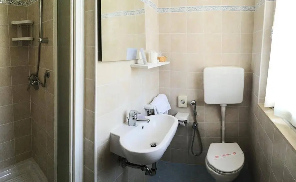 B&B Promenade Hotel Simple con Piscina