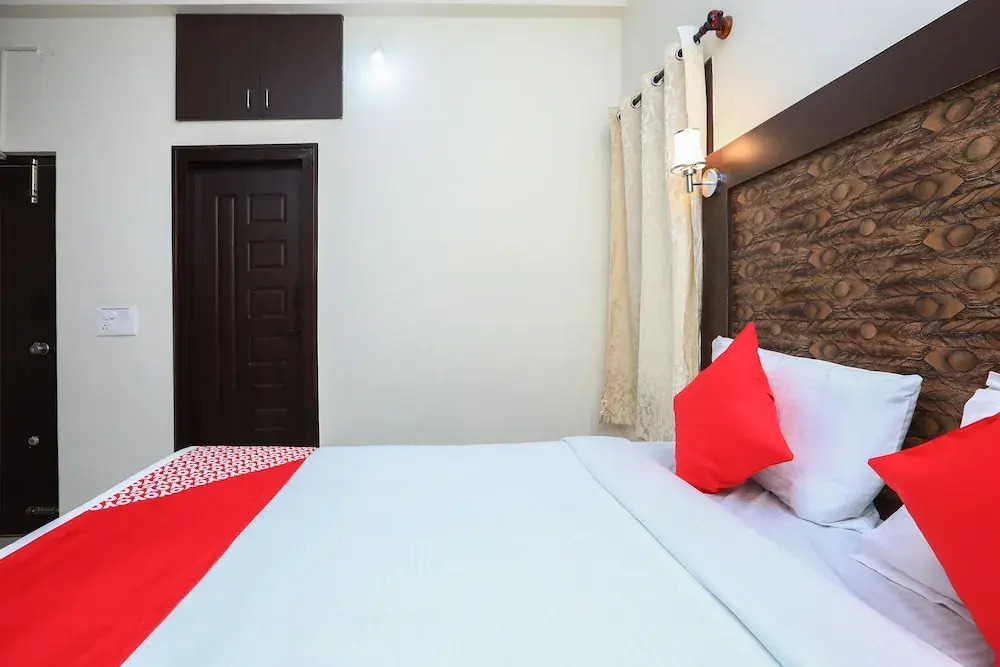 OYO 19479 Cjs Homes