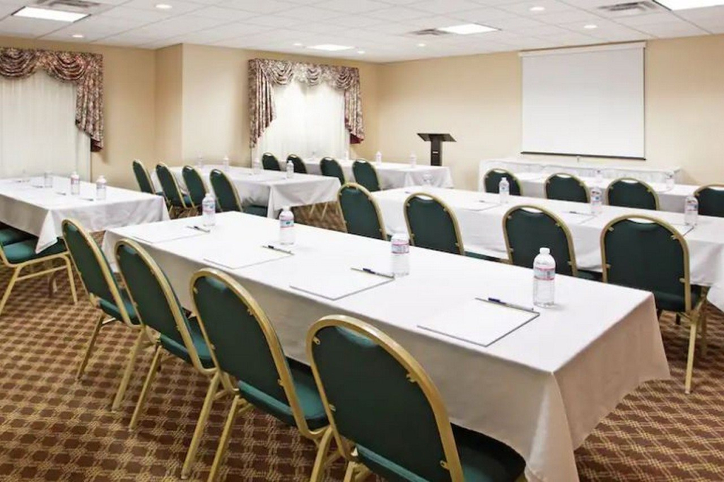 Holiday Inn Express Hotel & Suites Franklin-Oil City by IHG