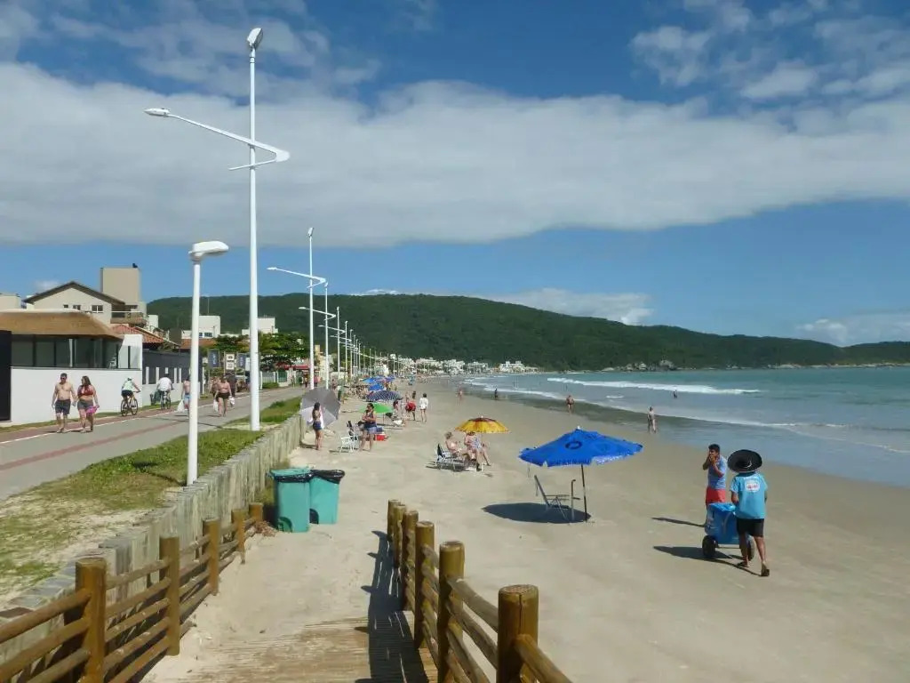 043 - Apto aconchegante na praia de Bombas