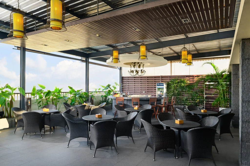 The StandardX, Bangkok Phra Arthit