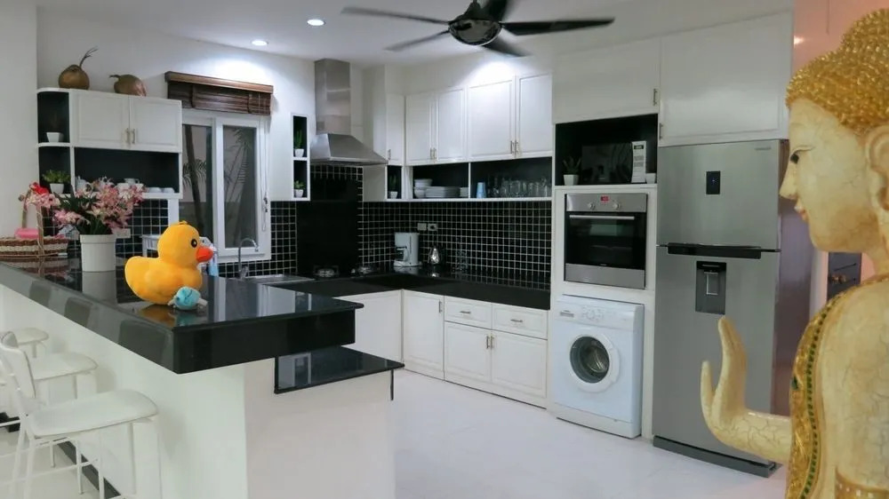 Sirinthara Villa 4 bed pool Nai Harn
