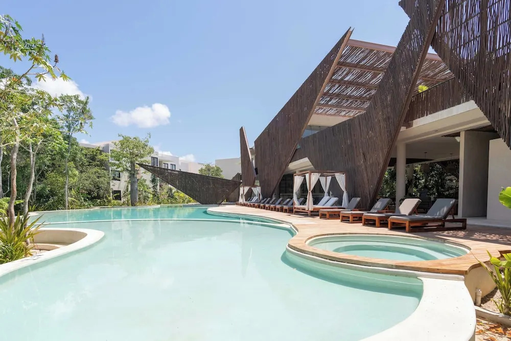 Extraordinary Penthouse, private rooftop and pool, capacity for 9 guests