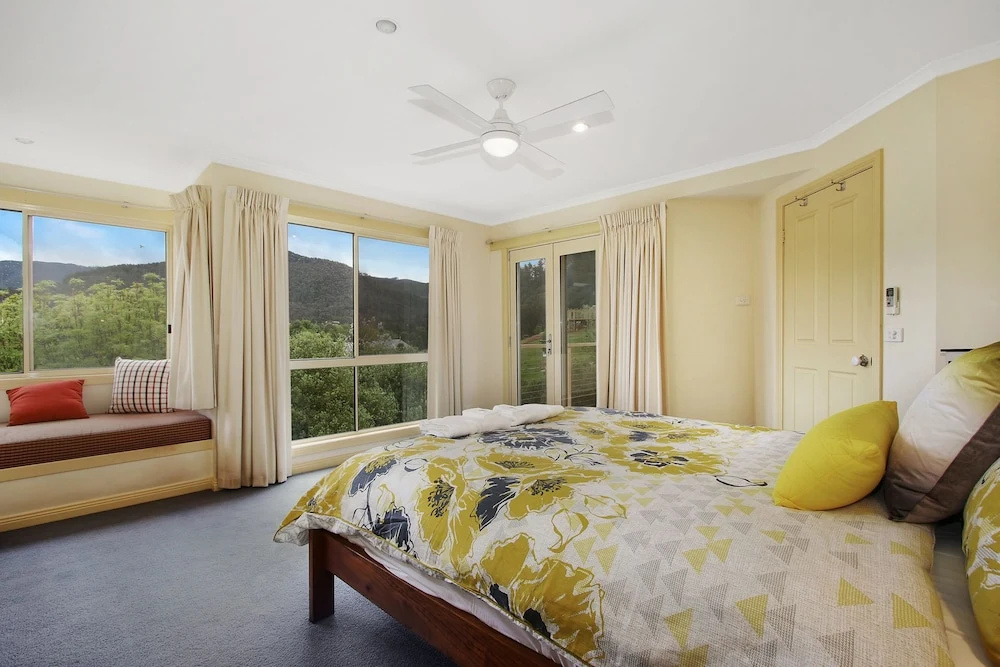 Alpine Vista - Short walk to town centre