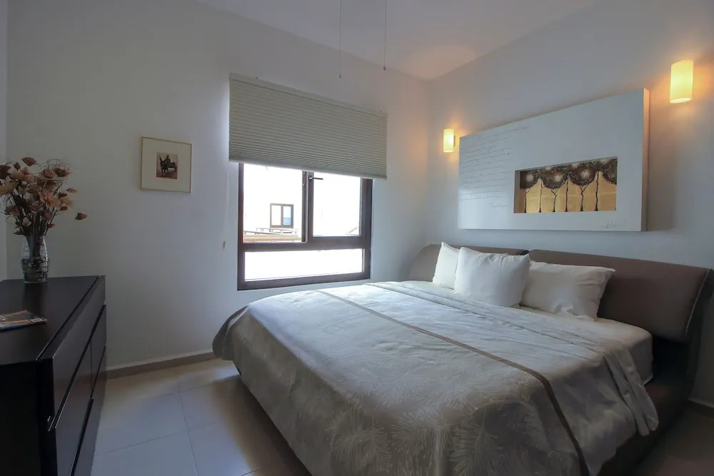 Modern & Cozy Penthouse by Olahola