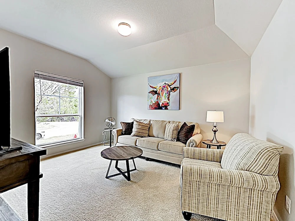 New Listing! Brand-new Hideaway Near Lakeside Fun 4 Bedroom Home