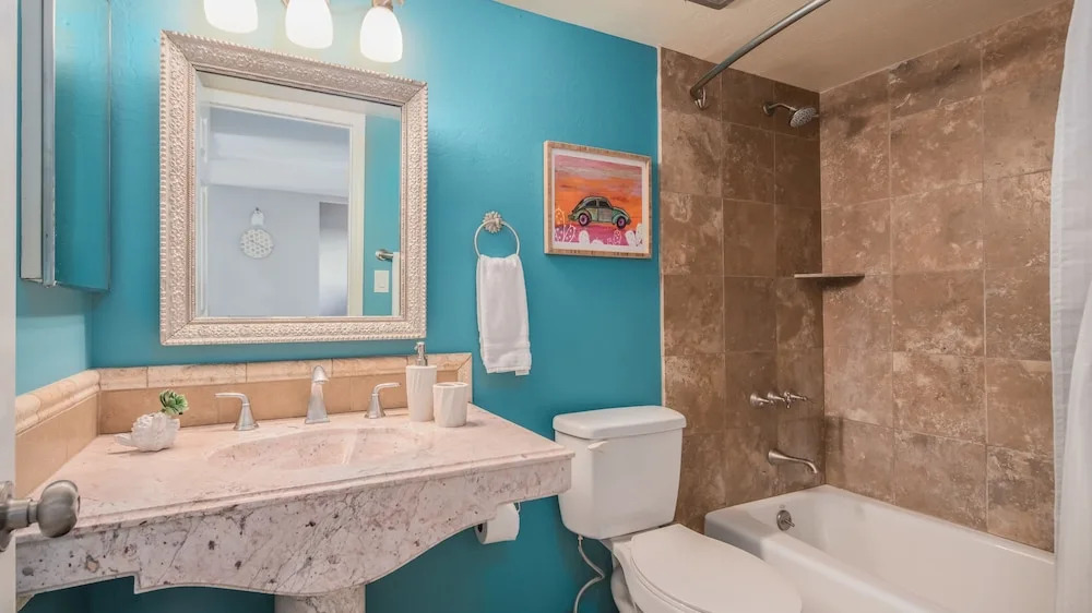 Stylish 1BR Apt Old Town by WanderJaunt