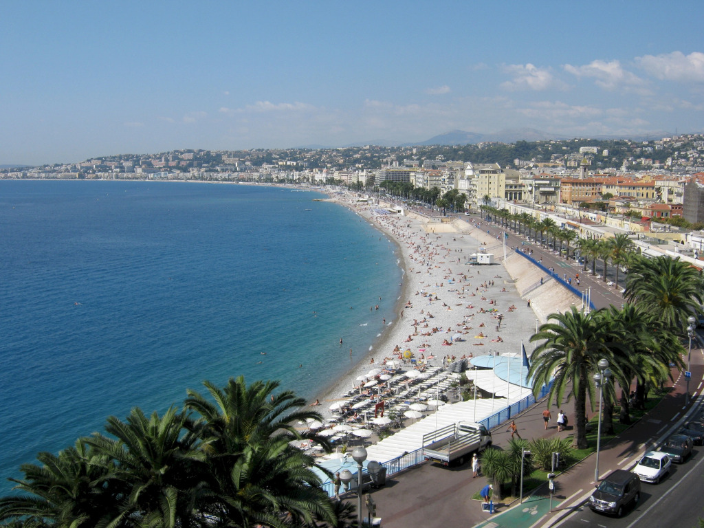 2 room CROISETTE behind CARLTON HOTEL (NEW)