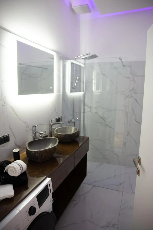 AM-Residence No 8