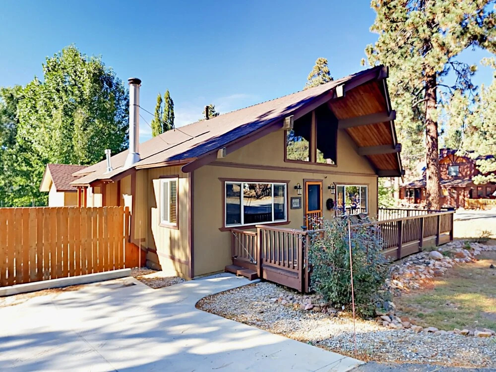 880 Edgemoor Rd Cabin