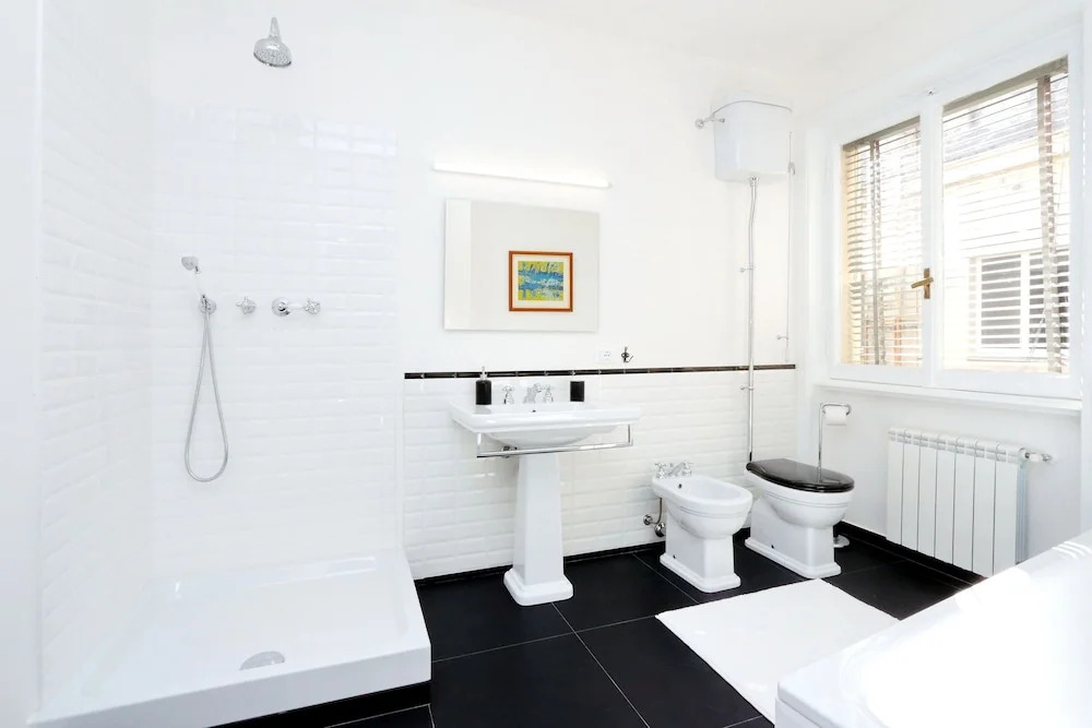 Salaria Apartment