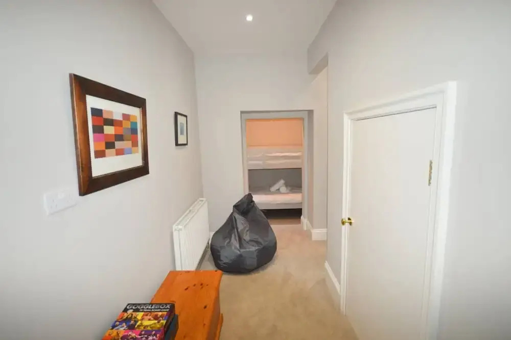 Stylish 3 Bedroom Maisonette Near City Centre