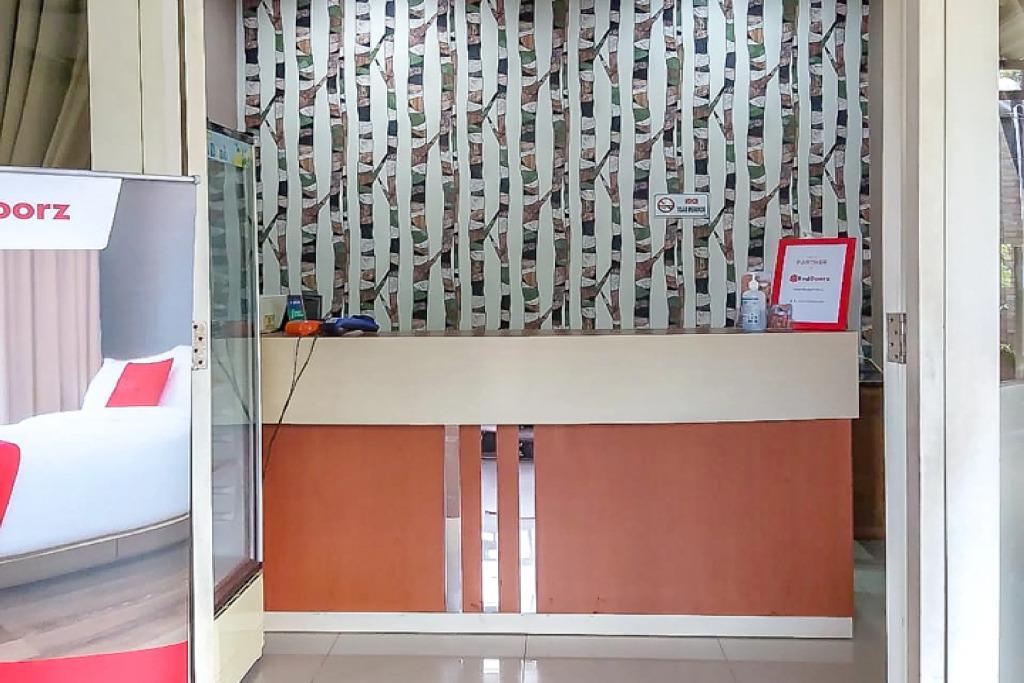 RedDoorz Syariah near Graha Pena