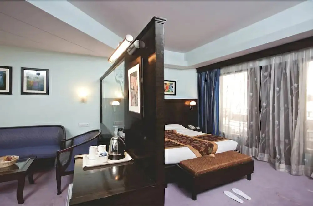 The River Crescent Resort