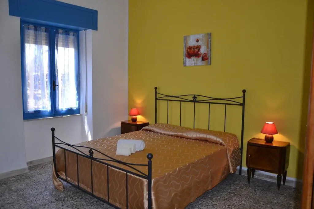 Casa indipendente immersa nel verde con vista mare