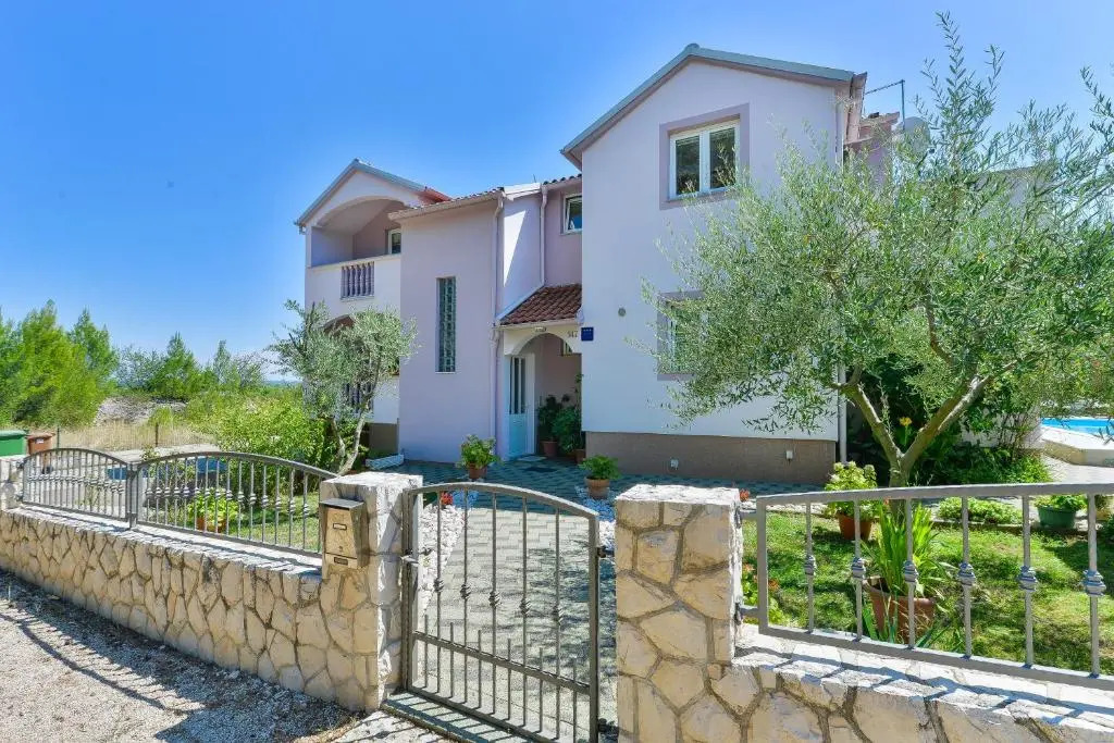 Apartments Crno