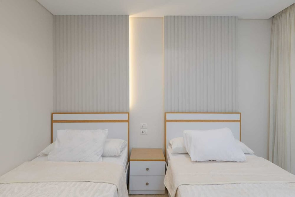 ELITE New Modern 3BR Apartment