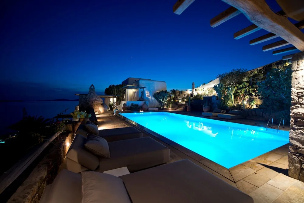 Villa St Johns Retreat 7 Bedroom Villa in Saint John With Private Pool