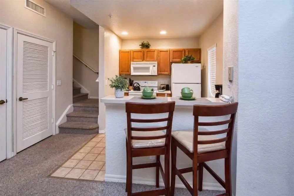 Great location 4Bed 3bth Townhouse with kids themed room