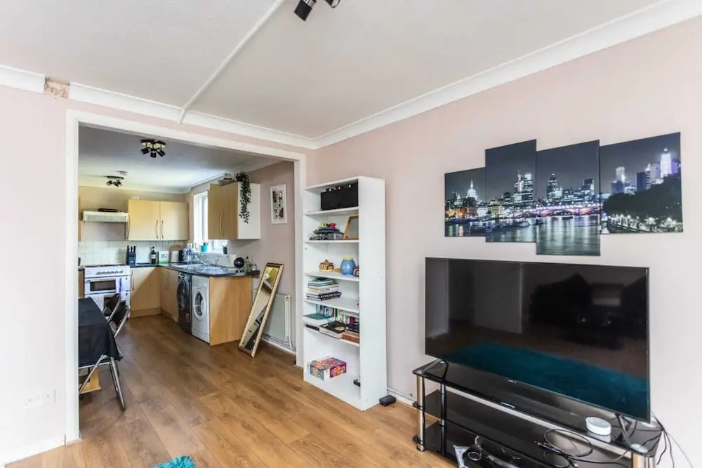 Spacious 2BD House W/private Garden - Kennington!