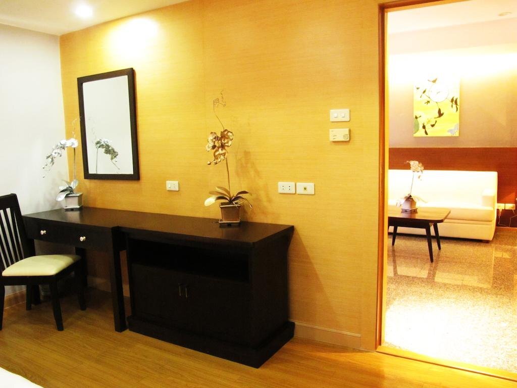 Sathorn Place