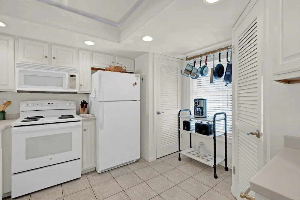 Beach House Unit #401 3 Bedroom Condo by RedAwning