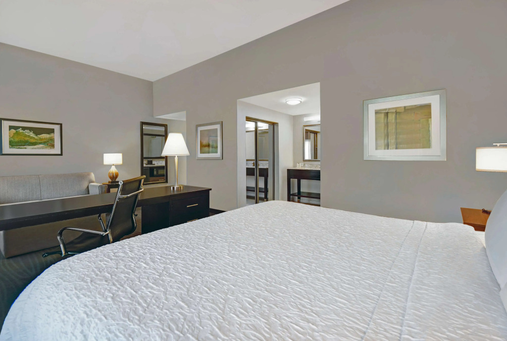 Hampton Inn and Suites Robbinsville