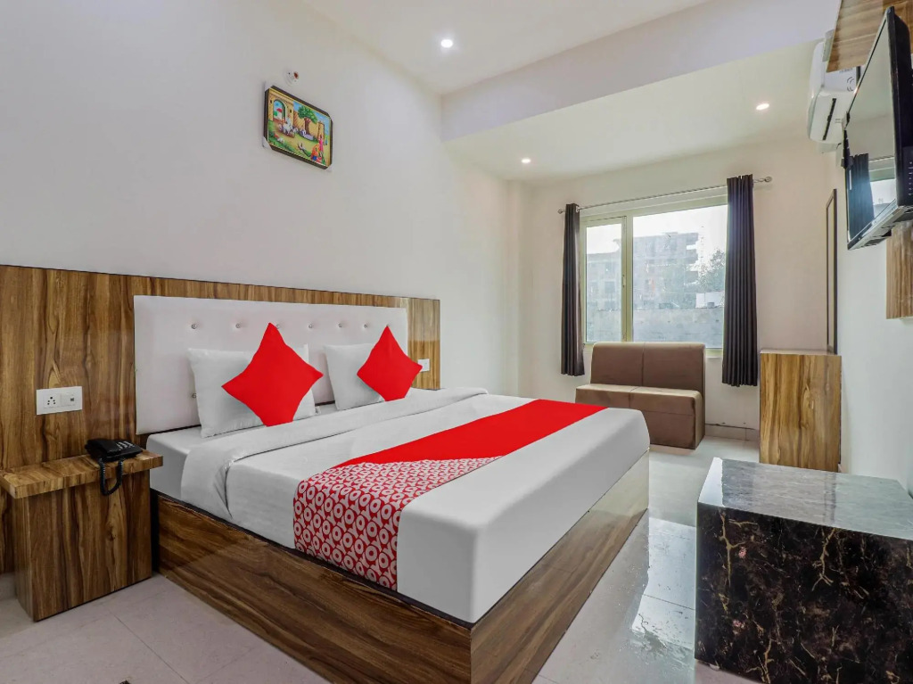OYO Flagship 86255 Hotel Elite Inn