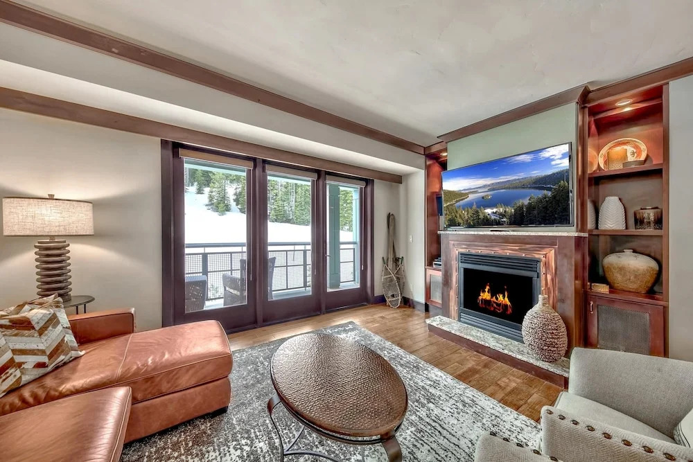 2 Bedoom  With Amazing Balcony Views 2 Bedroom Condo by RedAwning
