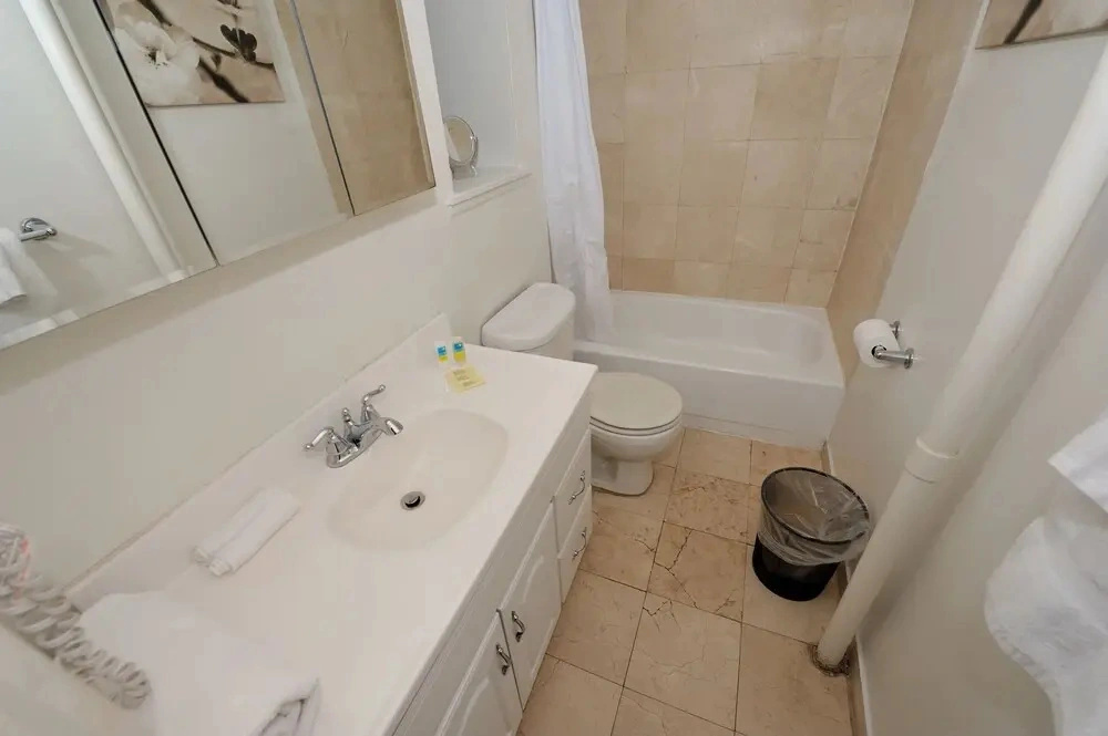 440 W 45Th #3E. 170 - 2 Br Apts