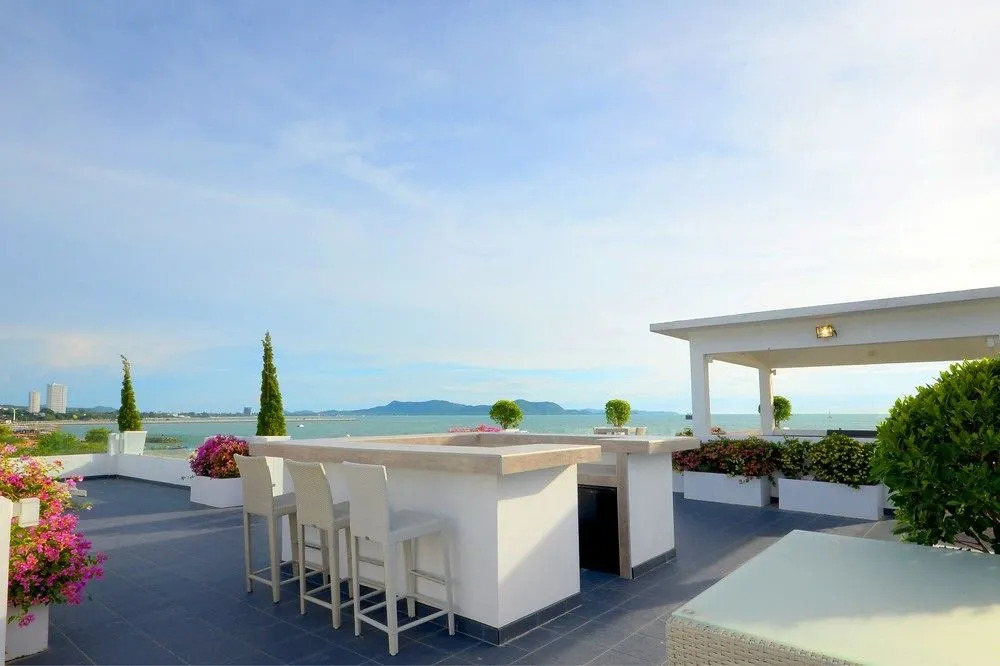 Na Jomtien Beachfront Villa