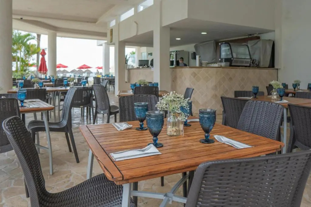 Ocean Front Condo Sleeps 4 Adults-Grand Venetian T3000-1606