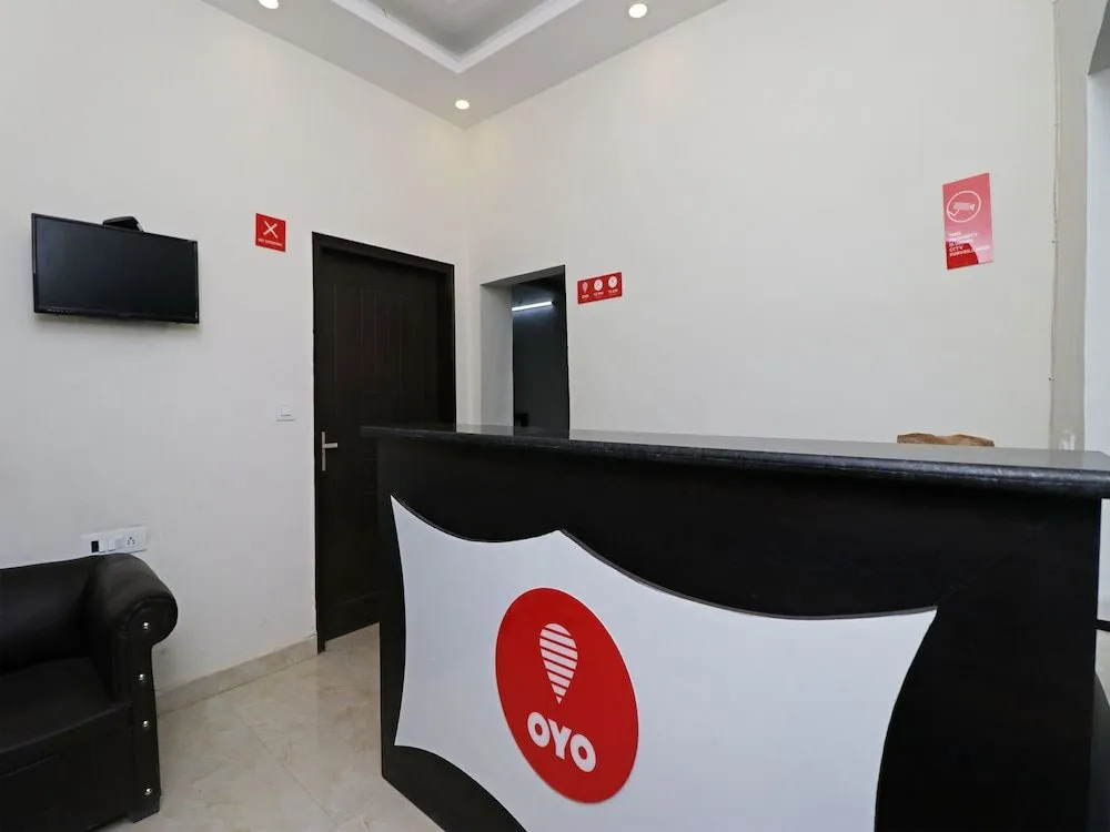 OYO 12738 Hotel Diamond
