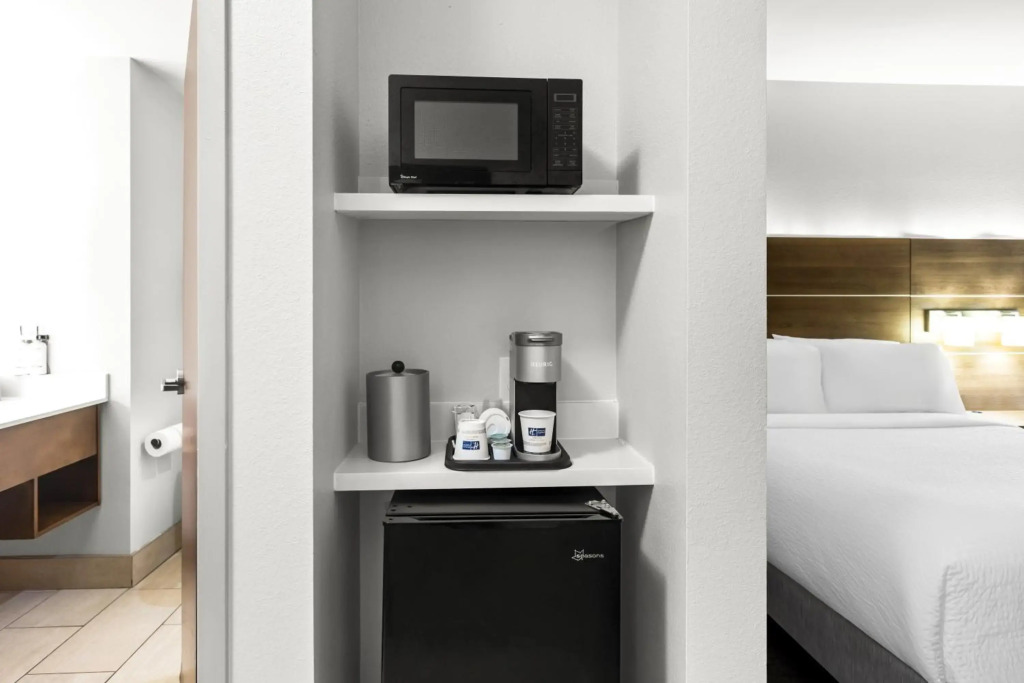 Holiday Inn Express Hotel & Suites Savannah Midtown by IHG