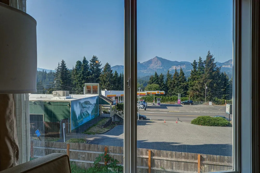 Columbia Gorge Inn