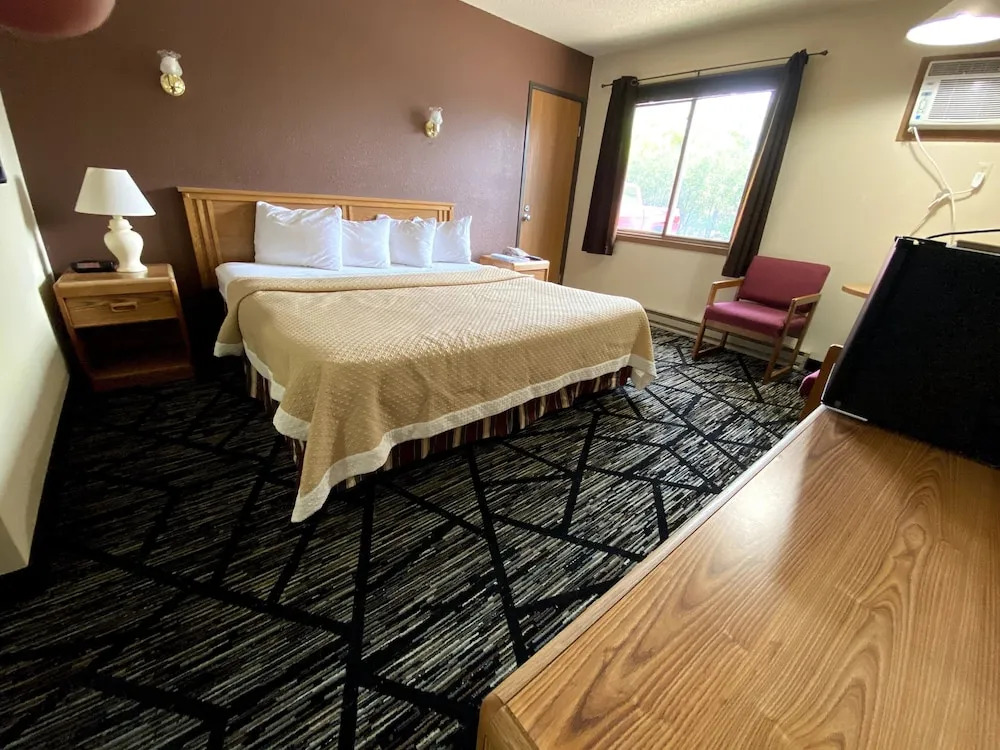 Woodland Inn & Suites