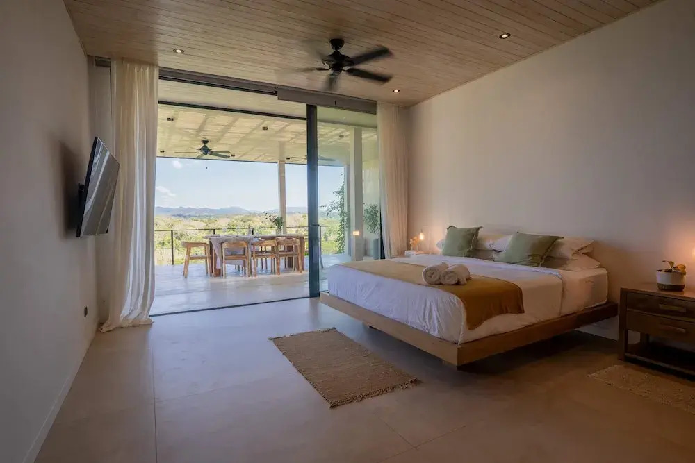 Chic 3BR Private Terrace Nature Views