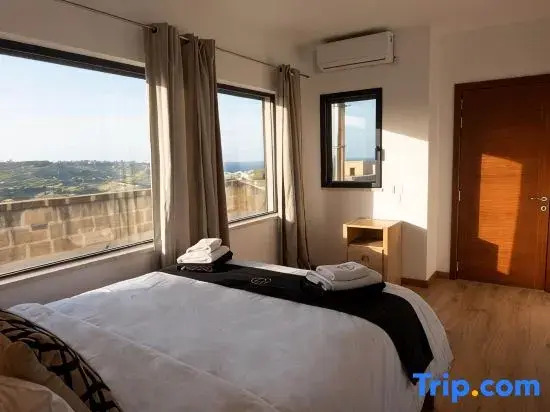 OneFifty - 4 bedrooms (sleeps 8+2 kids) Xaghra village