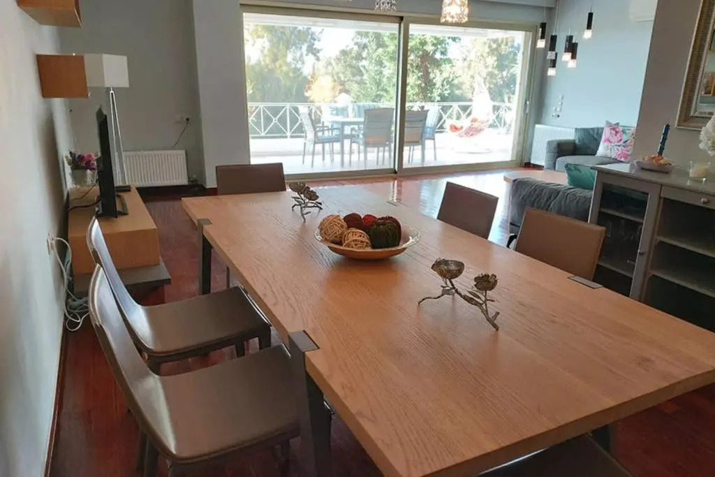 Luxury beachfront 3 bedroom apartment in Kavouri beach, Athens