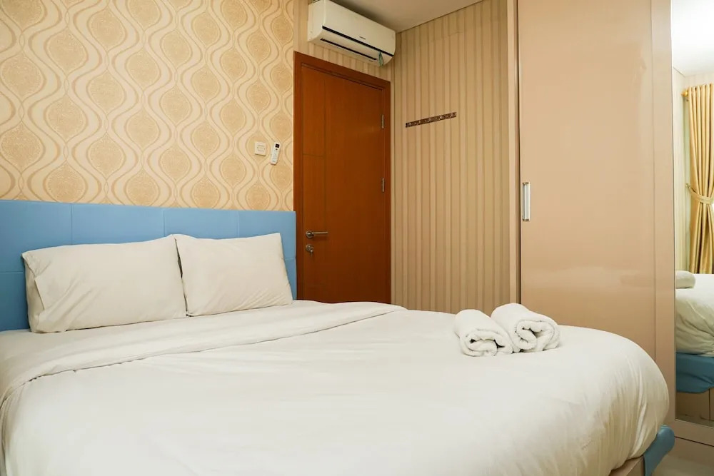 Luxury 2BR at Apartment Woodland Park Residence By Travelio