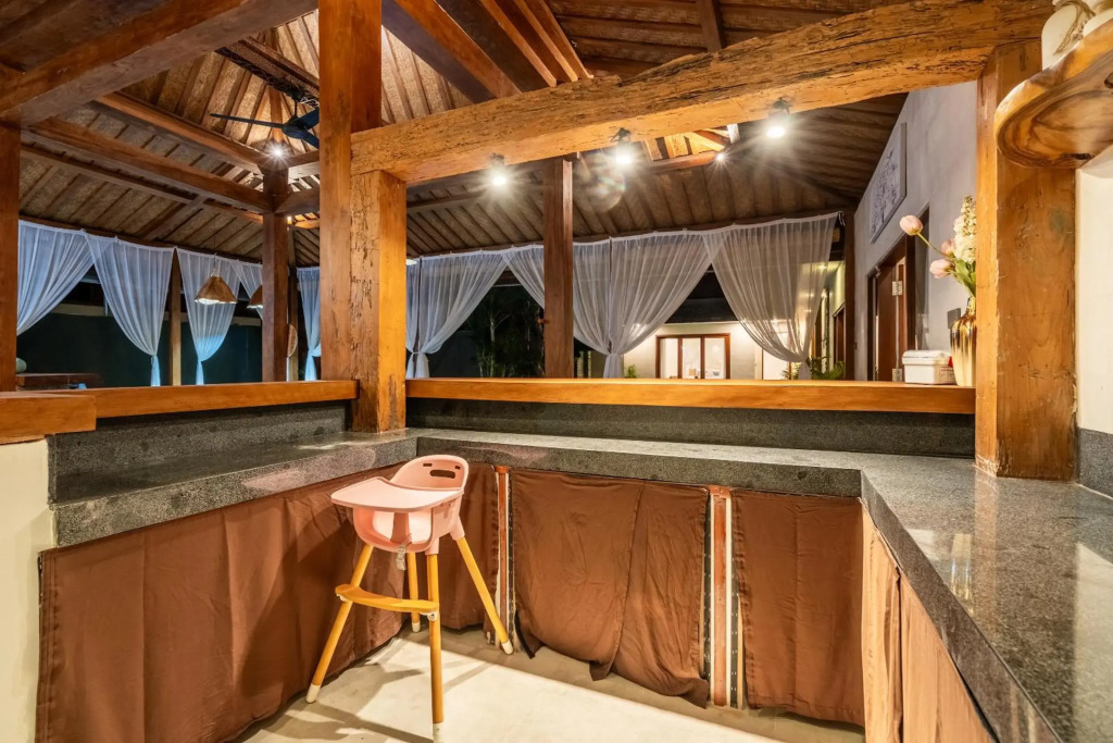 Elvano villa in heart of seminyak and near beach